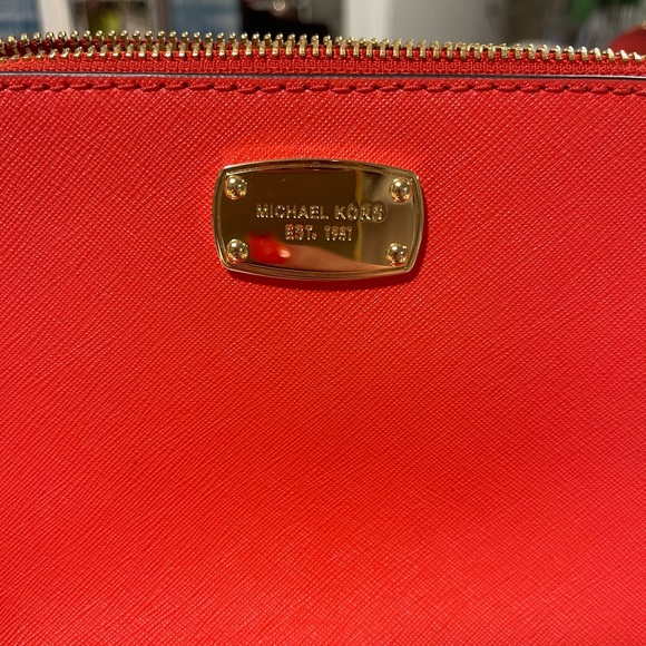 Michael Kors Crossbody Dome Bag in vibrant orange - Picture 3 of 10